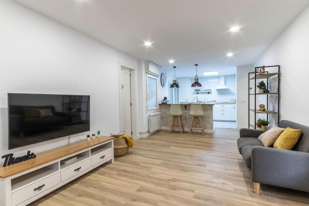 Apt In The Old Town With Cool Terrace!! Private Parking Bilbao Eksteriør bilde