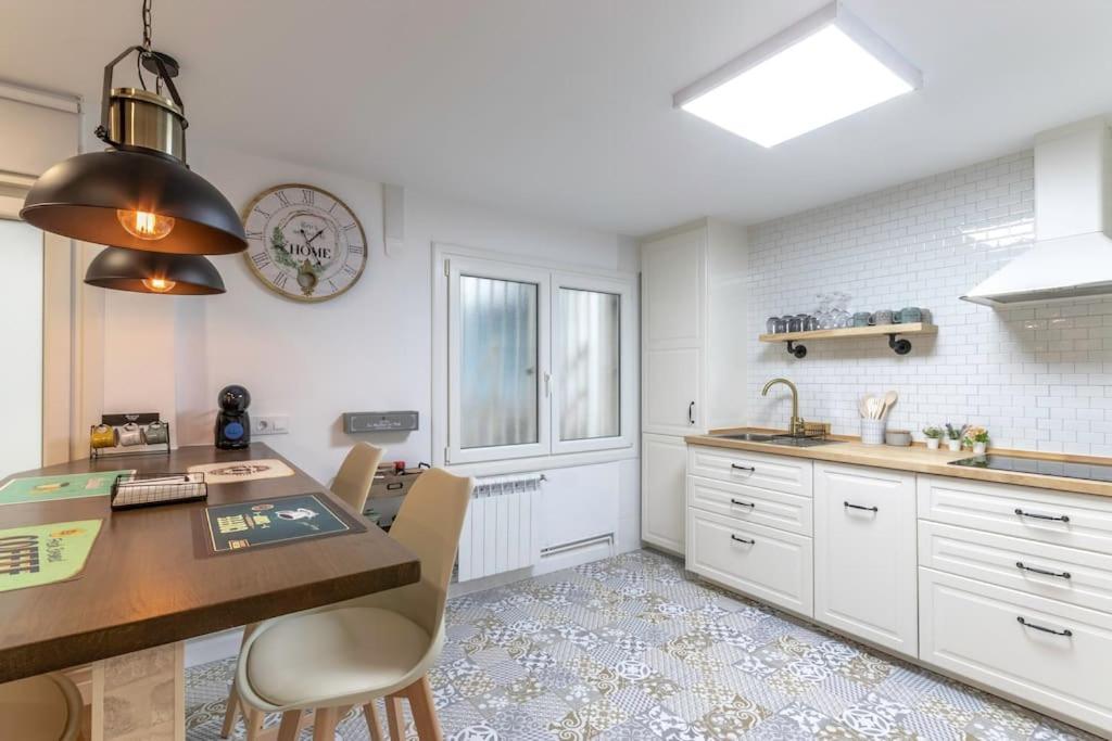 Apt In The Old Town With Cool Terrace!! Private Parking Bilbao Eksteriør bilde