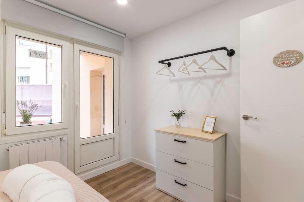 Apt In The Old Town With Cool Terrace!! Private Parking Bilbao Eksteriør bilde